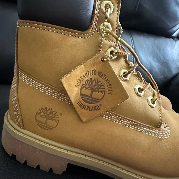 Timberland Waterproof 6" Boots
Boys' Grade School Size 4 - Picture 12 of 13